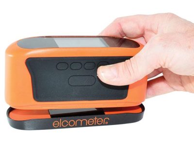 elcometer-480-glossmeter-in-hand_1